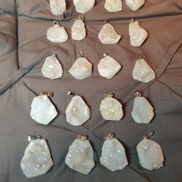 Natural 🤍 Crystal 🤍 Quartz Geode Necklace - Picture 6 of 6